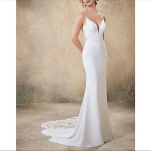 Gorgeous low back wedding dress